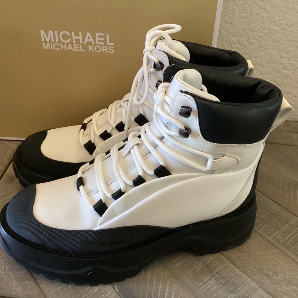 MICHAEL MICHAEL KORS Women's Dupree Ankle Hiker Booties, size 7 - Picture 9 of 9
